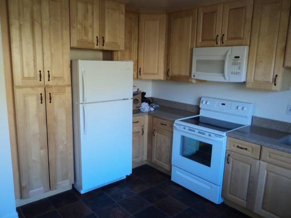 2BR/1BA Apartment on Esplanade Avenue · Daly City photo 2