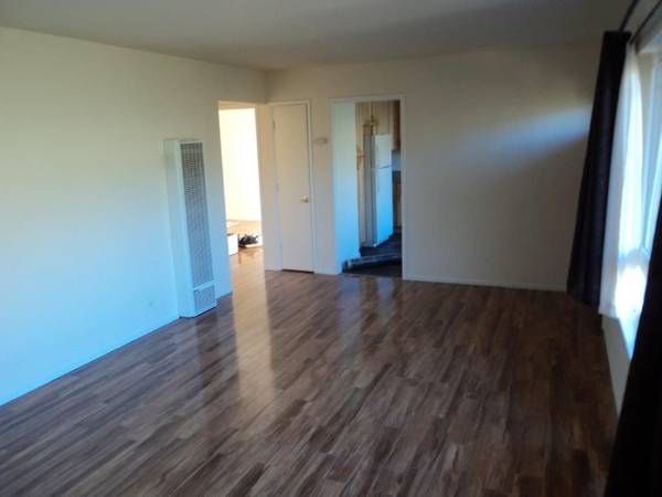 2BR/1BA Apartment on Esplanade Avenue · Daly City photo 5