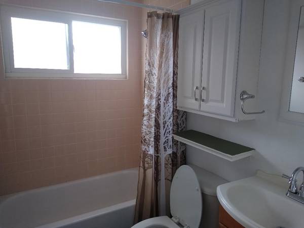 2BR/1BA Apartment on Esplanade Avenue · Daly City photo 4
