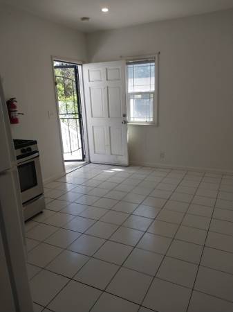 2BR/1BA Apartment · Santa Cruz photo 5