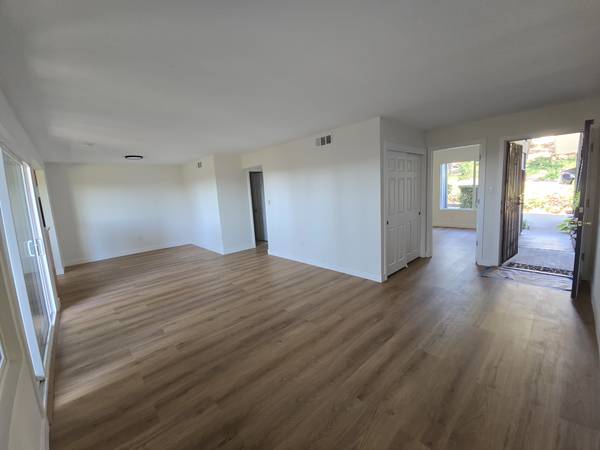 2BR/2BA Apartment · Vallejo photo 4