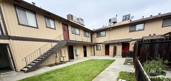 2BR/1BA Apartment · Pleasanton photo 2