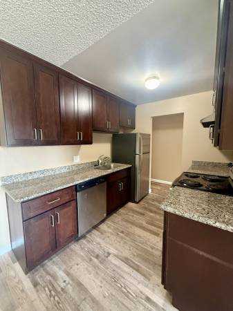 2BR/1BA Apartment · Pleasanton photo 3