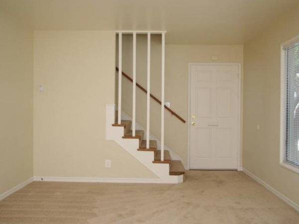 2BR/1BA Townhouse · San Leandro photo 4