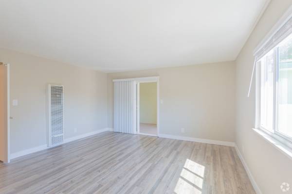 2BR/1BA Apartment · Union City photo 3