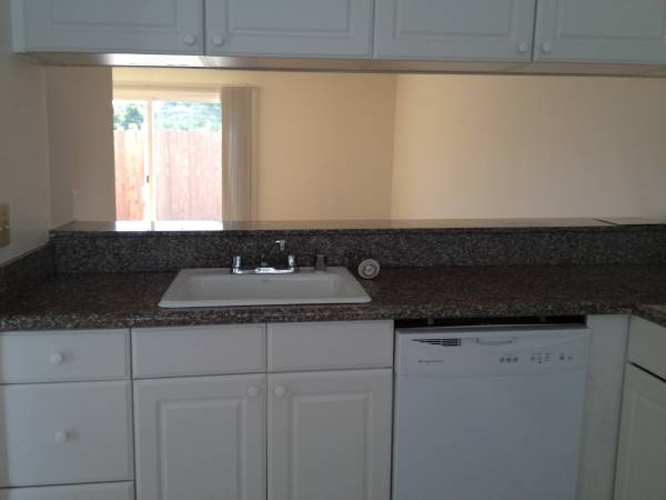 2BR/2BA Townhouse · Belmont photo 2