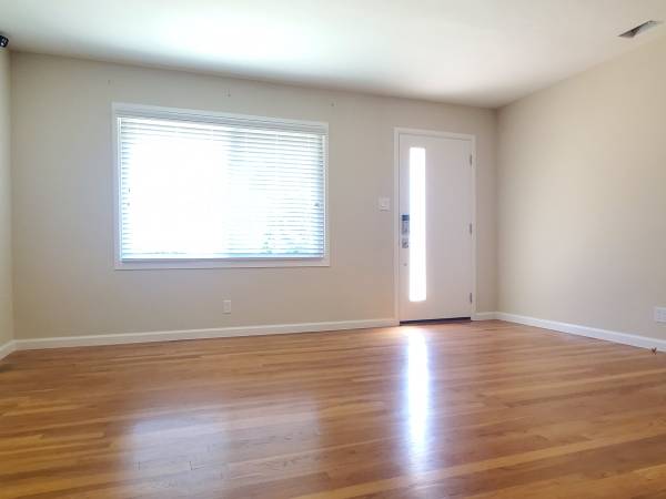 2BR/1BA Duplex on Stowell Ave Unit Front Unit · Sunnyvale photo 4
