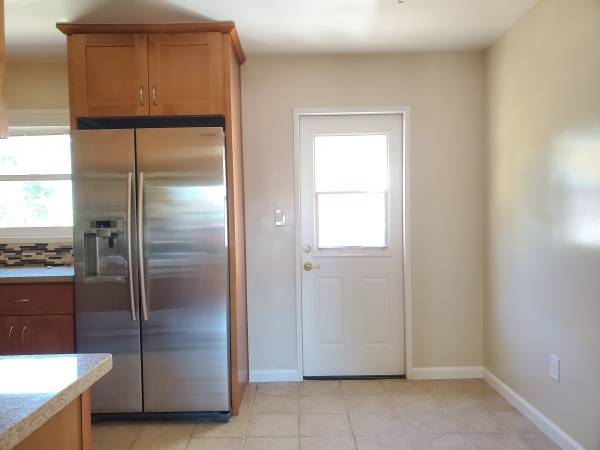2BR/1BA Duplex on Stowell Ave Unit Front Unit · Sunnyvale photo 3