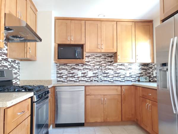 2BR/1BA Duplex on Stowell Ave Unit Front Unit · Sunnyvale photo 2