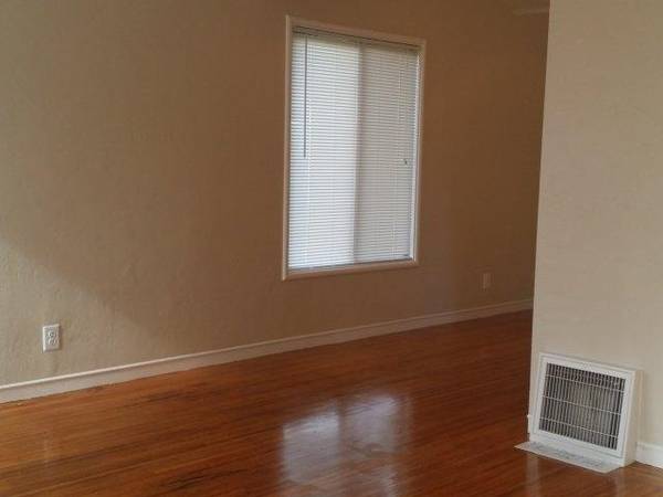 2BR/1BA Townhouse · San Leandro photo 5