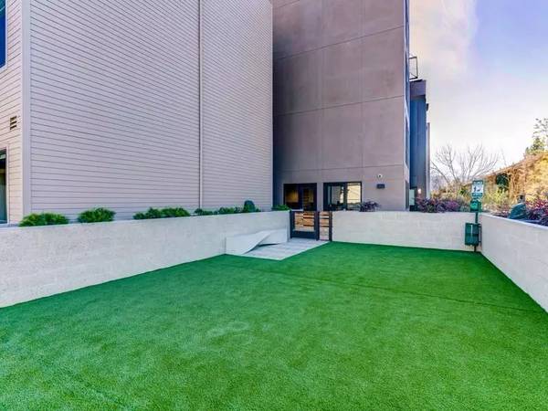 Apartments on W. El Camino Real · Los Altos photo 3