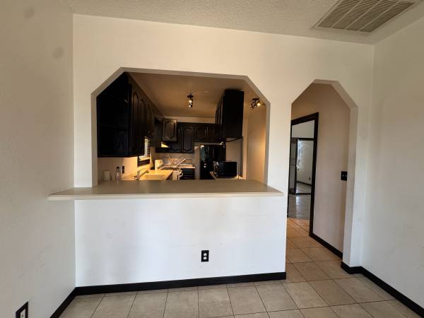 2BR/1BA Single Family House on 45th Street · Oakland photo 4
