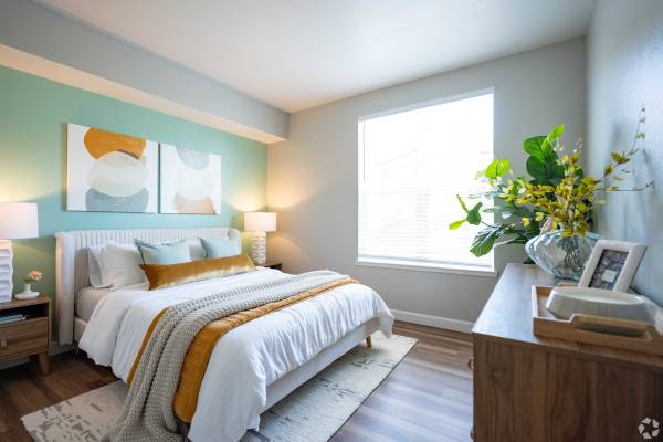 Beautifully Refreshed Home In A Family Neighborhood photo 3