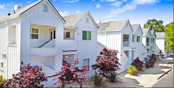 2BR/2BA Apartment · Santa Rosa photo 3