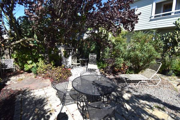 1BR/1BA Duplex on Fairview St · Oakland photo 3