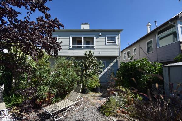 1BR/1BA Duplex on Fairview St · Oakland photo 2