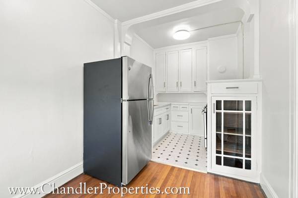 0BR/1BA Apartment on California St · San Francisco photo 4