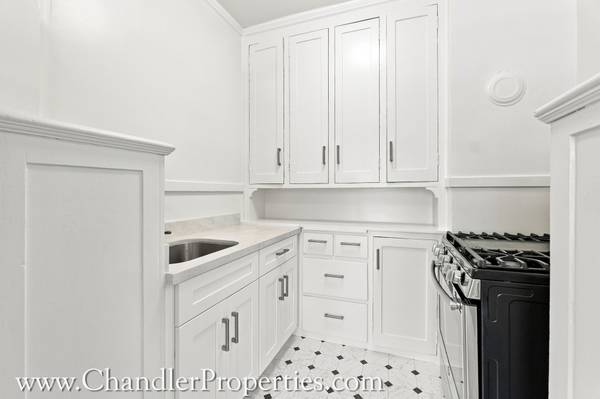 0BR/1BA Apartment on California St · San Francisco photo 5
