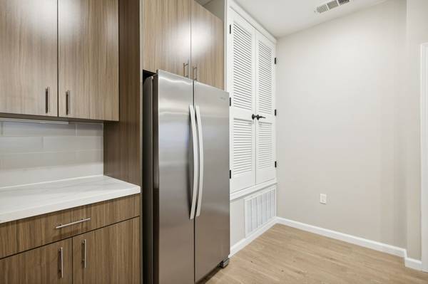 1BR/1BA Apartment · Redwood City photo 2