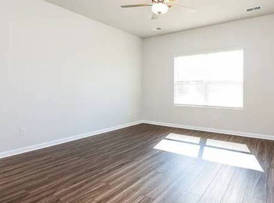 1BR/1BA Apartment · Jackson Heights photo 3
