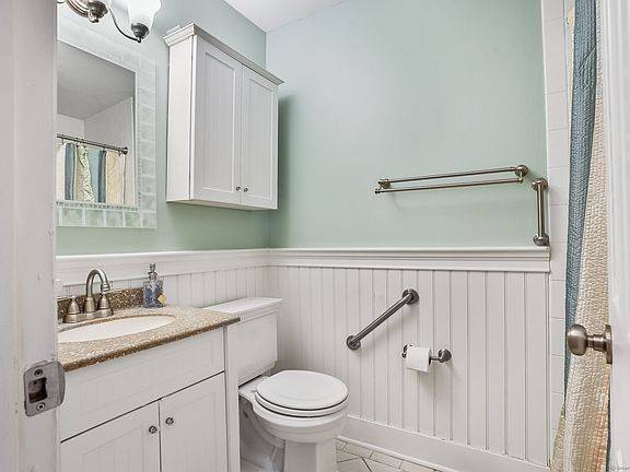 1BR/1BA Apartment · Woodside photo 3