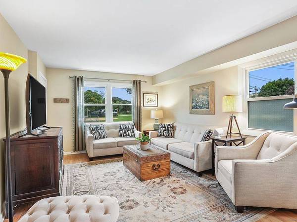 1BR/1BA Apartment · Woodside photo 4