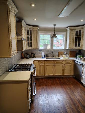 1BR/1BA Apartment · Elmhurst photo 5