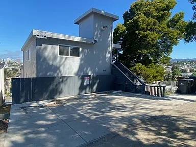 3BR/1BA Townhouse on 16th Ave · Oakland photo 3
