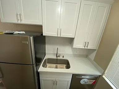 3BR/1BA Townhouse on 16th Ave · Oakland photo 2