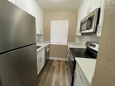 3BR/1BA Townhouse on 16th Ave · Oakland photo 4