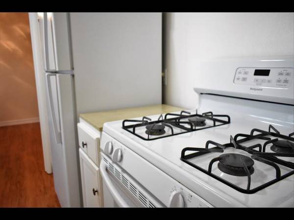 2BR/1BA Townhouse · San Leandro photo 2
