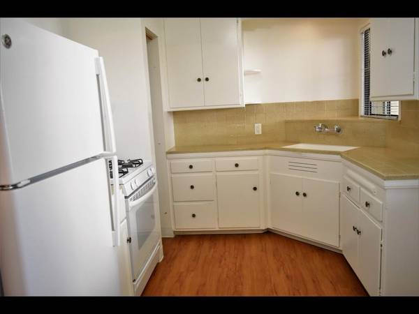 2BR/1BA Townhouse · San Leandro photo 3