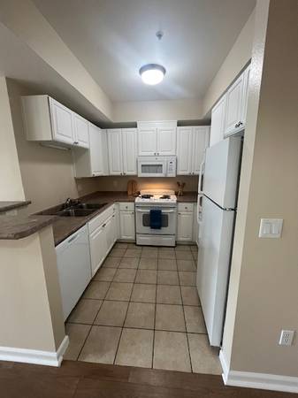 2BR/2BA Apartment · Gilroy photo 4