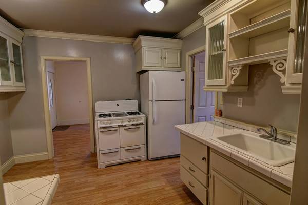 2BR/2BA Flat on Virginia St · Vallejo photo 3