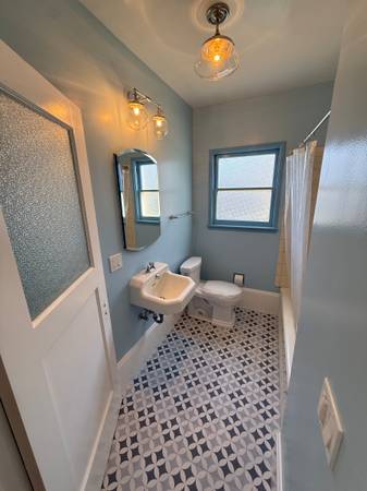 2BR/1BA Apartment · Berkeley photo 5