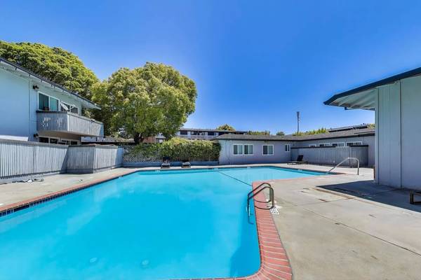 2BR/1BA Apartment · Newark photo 3