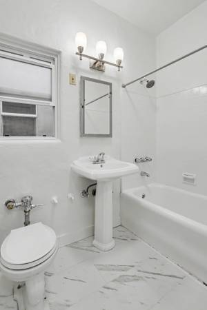 1BR/1BA Apartment · Oakland photo 3