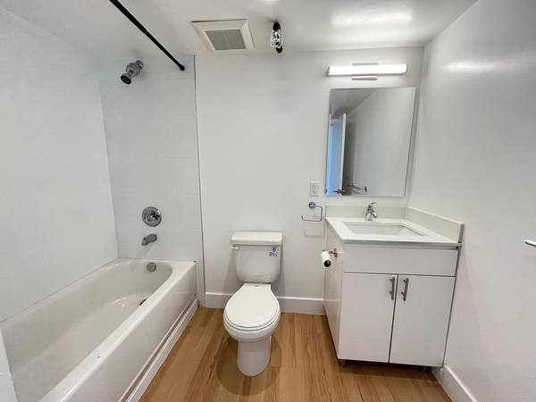 Lofts on International Boulevard Unit · Oakland photo 4
