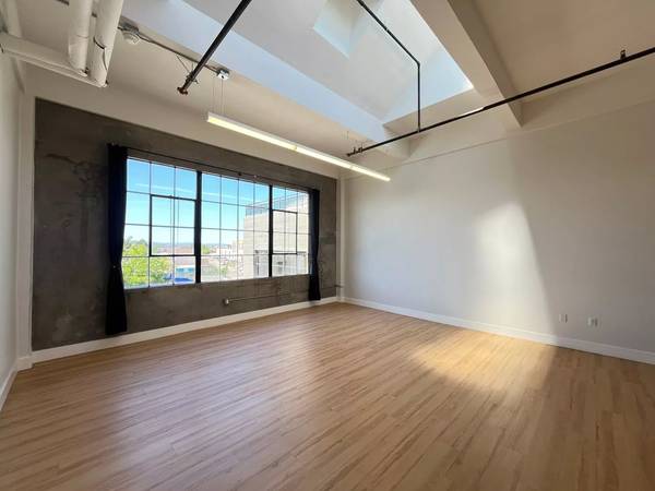 Lofts on International Boulevard Unit · Oakland photo 2