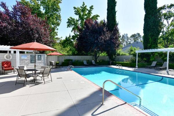 Apartments on N Murrieta Blvd · Pleasanton photo 5
