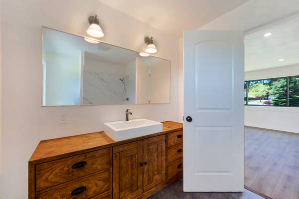 1BR/1BA Single Family House · Sebastopol photo 4