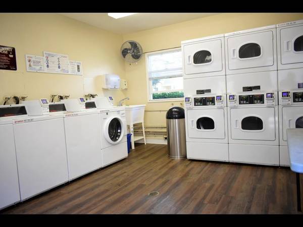 2BR/1BA Townhouse · San Leandro photo 4