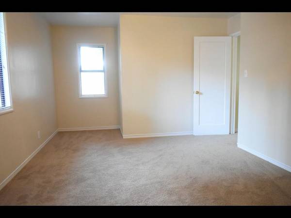 2BR/1BA Townhouse · San Leandro photo 3