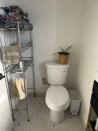 4BR/2BA Apartment · Emeryville photo 5