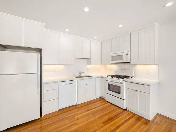 2BR/2BA Apartment · San Francisco photo 3