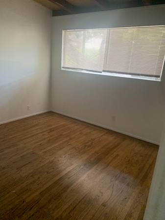 2BR/1BA Apartment · Menlo Park photo 2