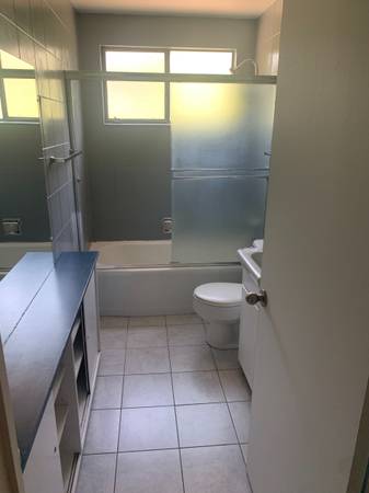 2BR/1BA Apartment · Menlo Park photo 5