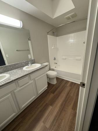 0BR/1BA Apartment · Mill Valley photo 5