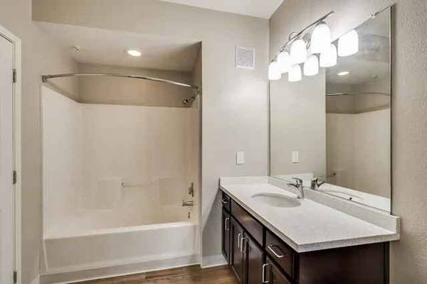 2BR/1BA Apartment · Santa Rosa photo 3