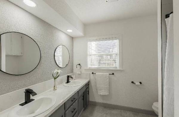 2BR/1BA Apartment · Oakland photo 3